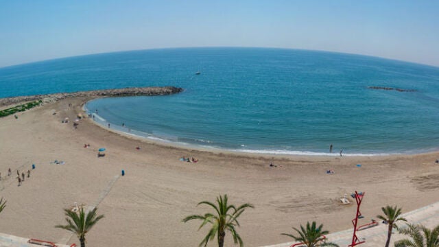 Cierran la playa del Fortí en Vinaròs (Castellón) por posible presencia de hidrocarburos