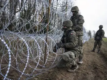 Soldados de Polonia durante maniobras militares Soldados de Polonia durante maniobras militares