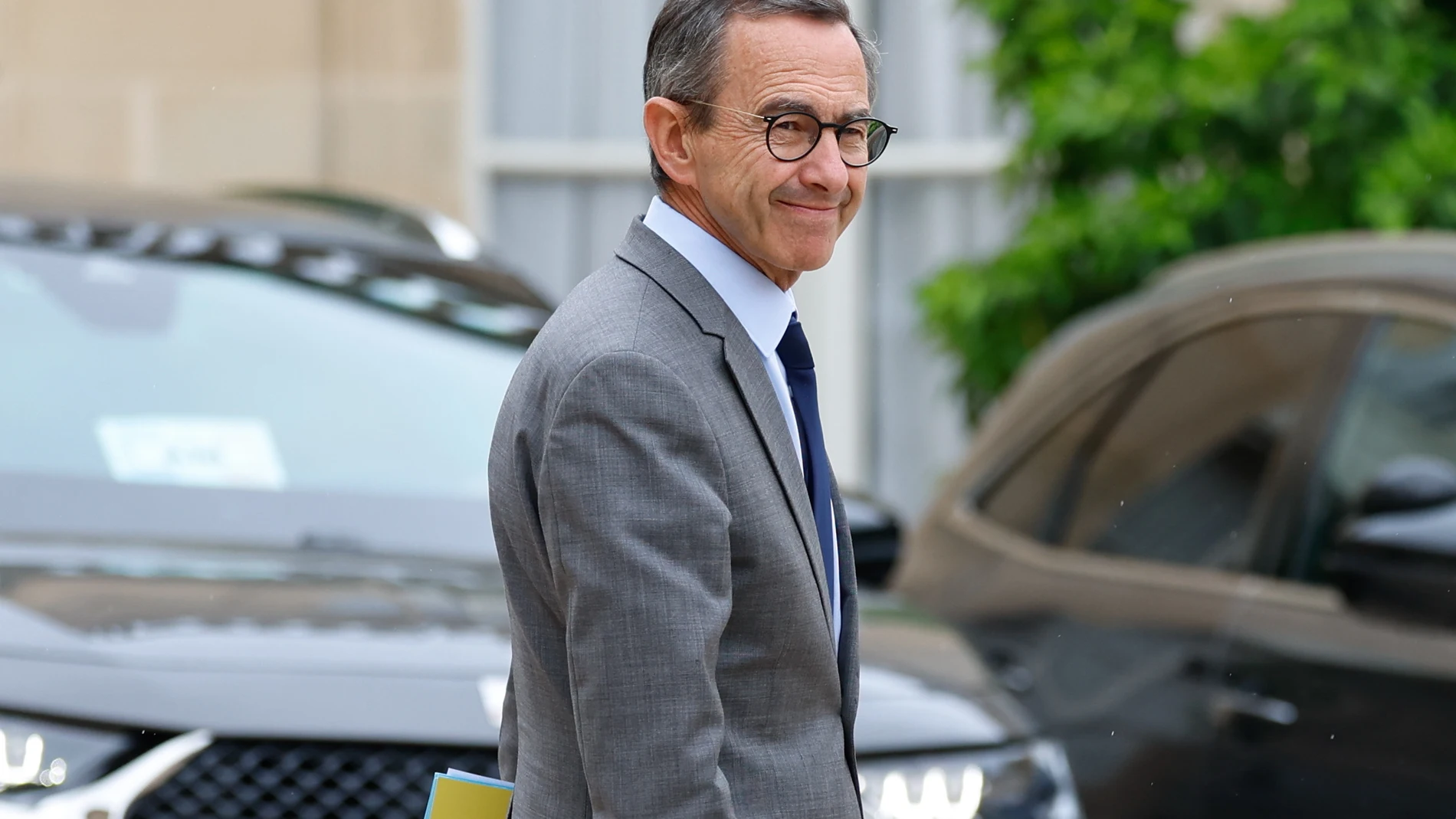 Paris (France), 16/07/2025.- French Interior Minister Bruno Retailleau leaves the Elysee Palace following a cabinet meeting in Paris, France, 16 July 2025. (Francia) EFE/EPA/MOHAMMED BADRA