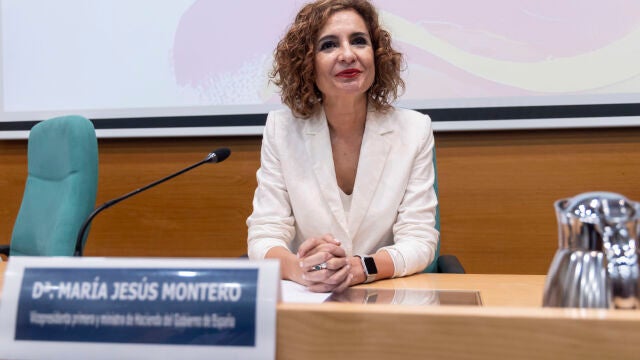María Jesús Montero ofrece una clase magistral titulada 'Políticas económicas que transforman. Hechos frente a dogmas' en UMA