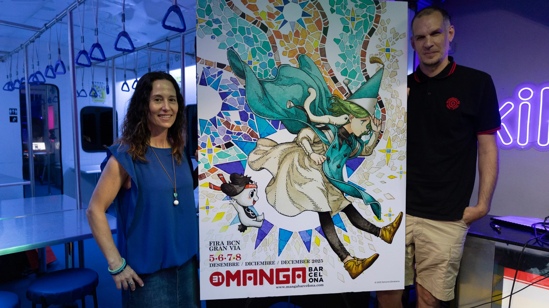 GRAFCAT638 BARCELONA 17/07/2025.- La directora general del salón Manga Barcelona, Meritxell Puig y el asesor de contenidos, Oriol Estrada, presentaron este mediodía el cartel de la edición núm. 31, siendo el mayor evento de España sobre cómic y cultura japonesa y que se celebrará en diciembre en el recinto de Gran Via Fira Gran Via. EFE/Marta Pérez