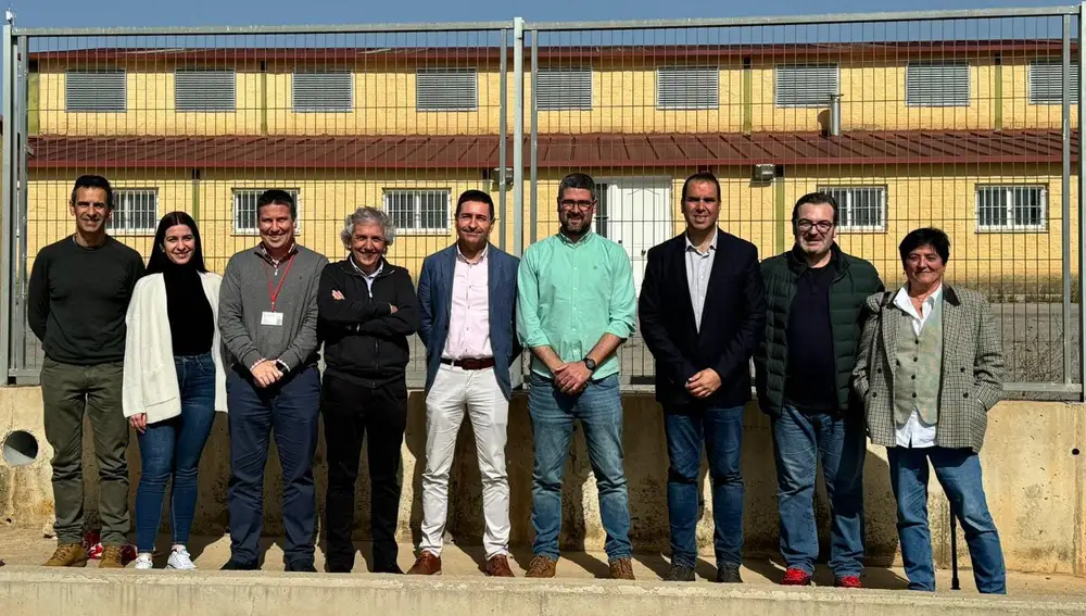 Reunión en Tuéjar de los alcaldes de la localidad y de Chelva, con altos funcionarios de Medio Ambiente