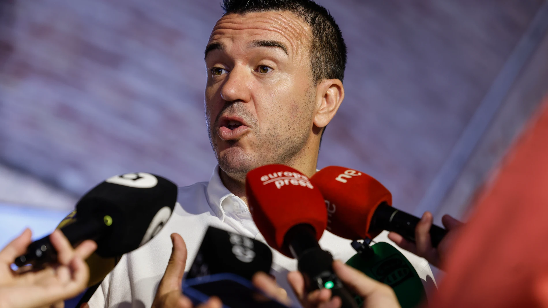 El presidente de la Diputación, Vicent Mompó, supervisa las obras de la Plaza de Toros, a 18 de julio de 2025, en Valencia, Comunidad Valenciana (España). La Diputación de Valencia ha invertido 1,2 millones de euros en las obras de remodelación de la plaza de toros. Algunas de las novedades, es las instalación de nuevos detectores de incendios en la cubierta y que se van a mejorar las gradas, y especialmente, la mejora de la iluminación del edificio, lo que incrementa la seguridad de los asis...