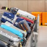 Maletas de colores aeropuerto