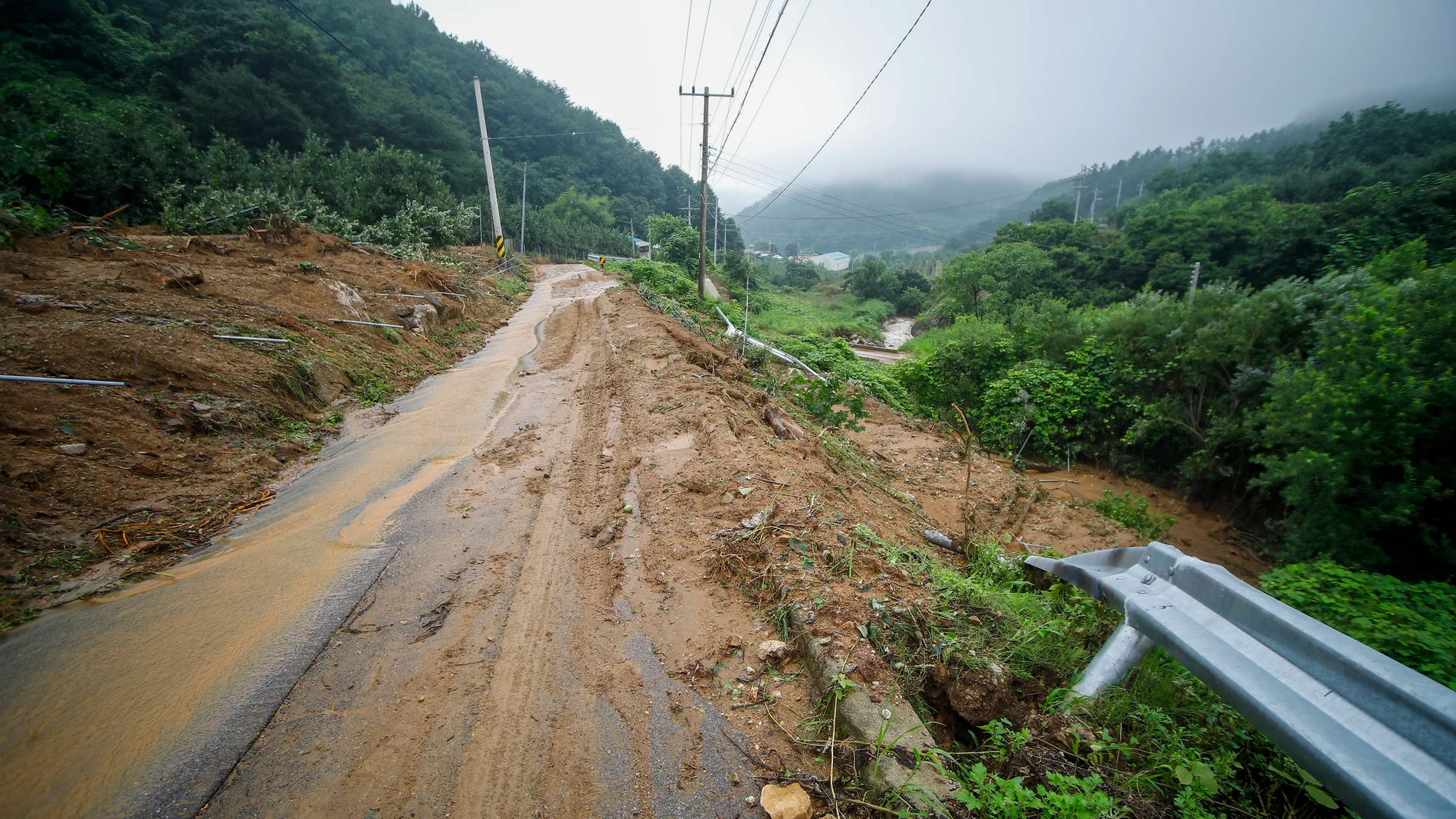(Foto de ARCHIVO) July 2, 2022, YECHEON, NORTH OF GYEONGSANG, SOUTH KOREA: July 16, 2023-Yecheon, South Korea-A view of destruyed seen on heavy rain hit in Yecheon(North of Gyeongsang), South Korea. Flooding and landslides caused by heavy rains have killed at least 32 people nationwide and left more than 10 people missing while thousands evacuated their homes due to rain damage, authorities said Sunday. Europa Press/Contacto/Ryu Seung-Il 16/07/2023 ONLY FOR USE IN SPAIN