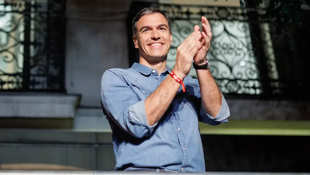 El presidente del Gobierno de España y secretario general del PSOE, Pedro Sánchez, agradece a sus votantes los resultados obtenidos en la jornada electoral de los comicios generales en la sede del Partido Socialista en la calle Ferraz, a 23 de julio de 2023