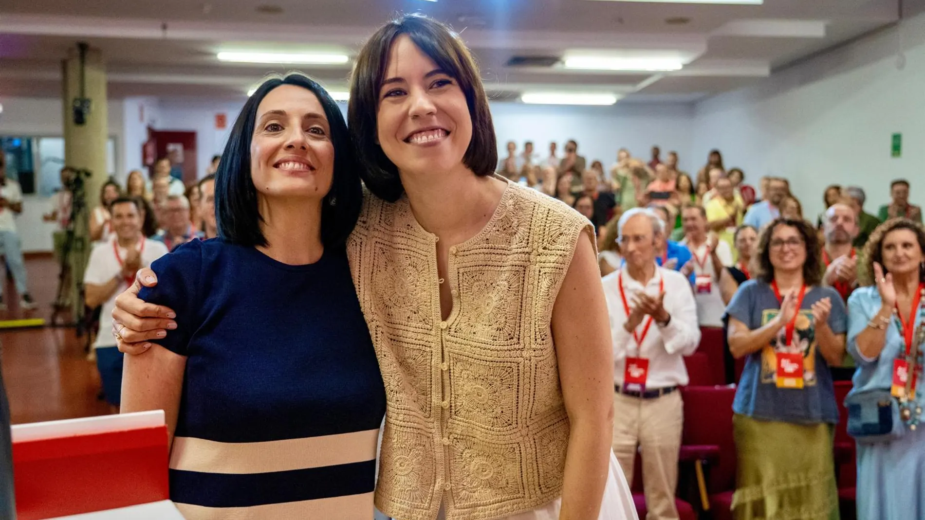 La secretaria general del PSPV, Diana Morant, con la secretaria de Organización del PSOE, la valenciana Rebeca Torró