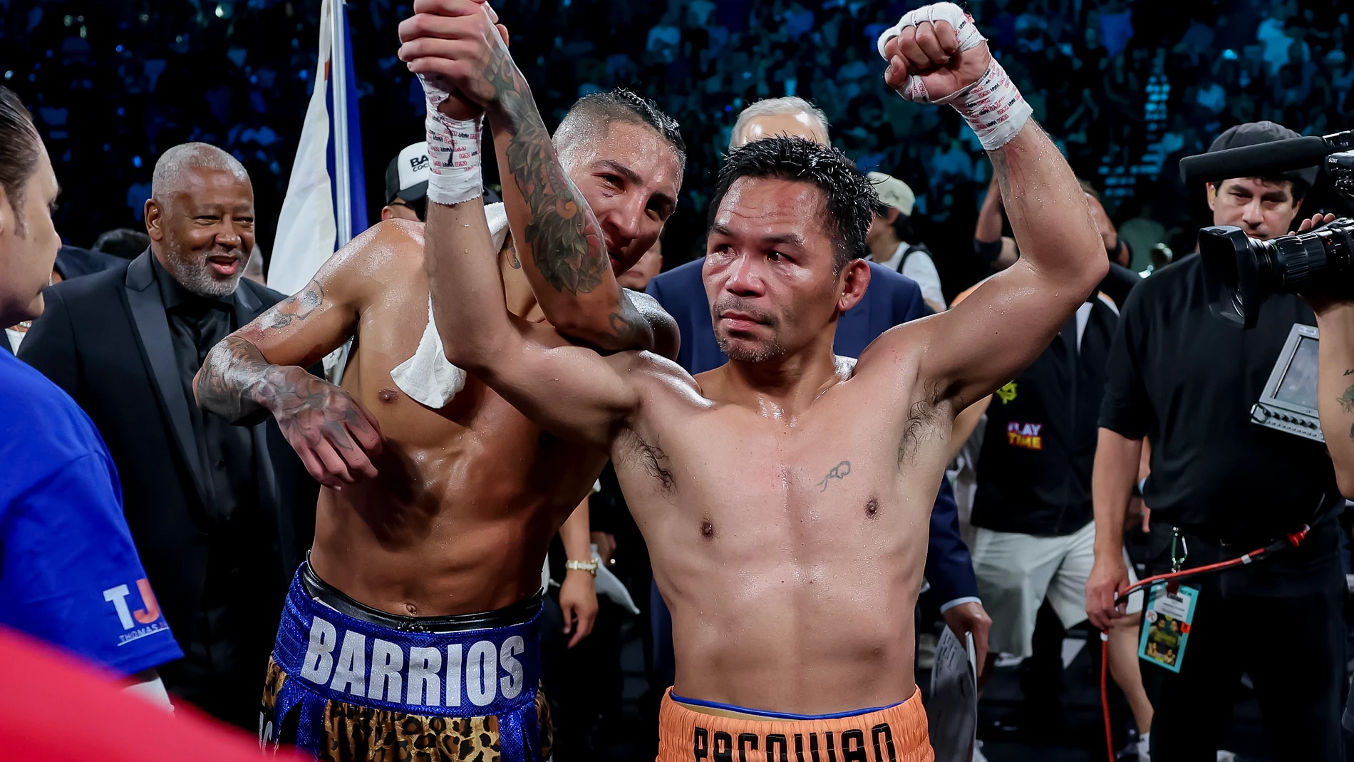 Las Vegas (United States), 20/07/2025.- Manny Pacquiao (R) of the Philippines reacts with Mario Barrios (L) of the USA after their WBC Welterweight Championship bout at the MGM Grand Garden Arena in Las Vegas, Nevada, USA, 19 July 2025. (Filipinas) EFE/EPA/ALLISON DINNER