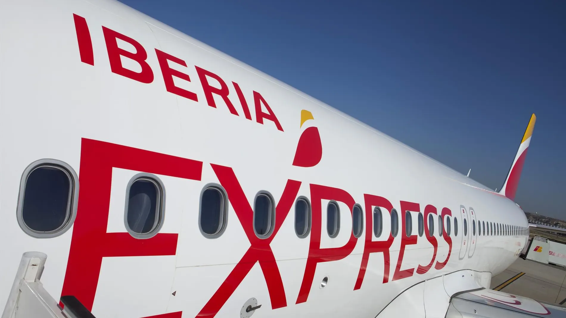 Economía/Empresas.- Iberia Express ofrece hasta un 35% de descuento por viajar con amigos durante el Mes de la Amistad
