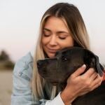 ¿Qué significa acariciar perros en la calle, según la psicología?