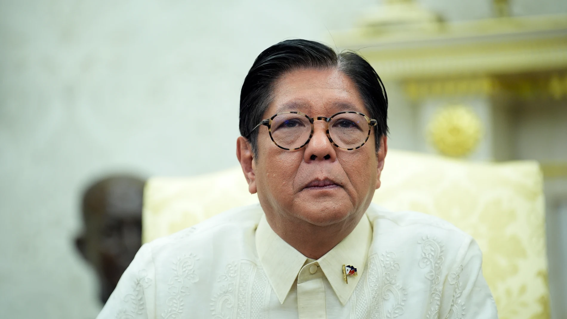 Washington (United States), 22/07/2025.- Philippine President Ferdinand Marcos Jr. meets with the US president in the Oval Office at the White House in Washington, DC., USA, 22 July 2025. (Filipinas) EFE/EPA/YURI GRIPAS / POOL