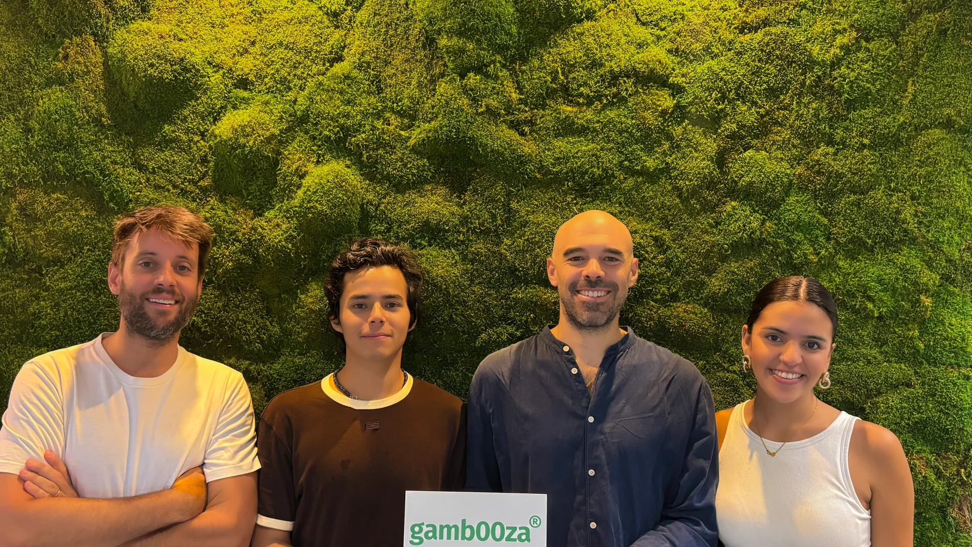 De izq. a drcha, el cofundador José, Andrés del Departamento de Operaciones, Antonio, cofundador, y Carolina del departamento de Marketing