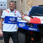 Jesús Calleja presenta su coche "pata negra" para competir en el Dakar 2026