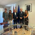 El director general de Turismo, Ángel González Pieras y el presidente de Fevacyl, Fernando Alvárez, durante la reunión que han mantenido en Valladolid