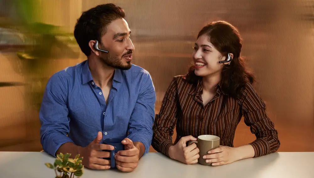Una de sus funciones es el modo "Cara a Cara", ambas personas llevan un auricular y hablan en su idioma y el W4 Pro traduce al instante