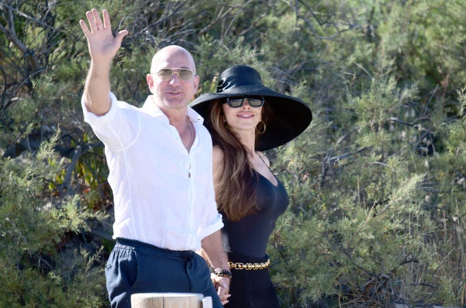 Jeff Bezos y Lauren Sanchez, felices en St. Tropez