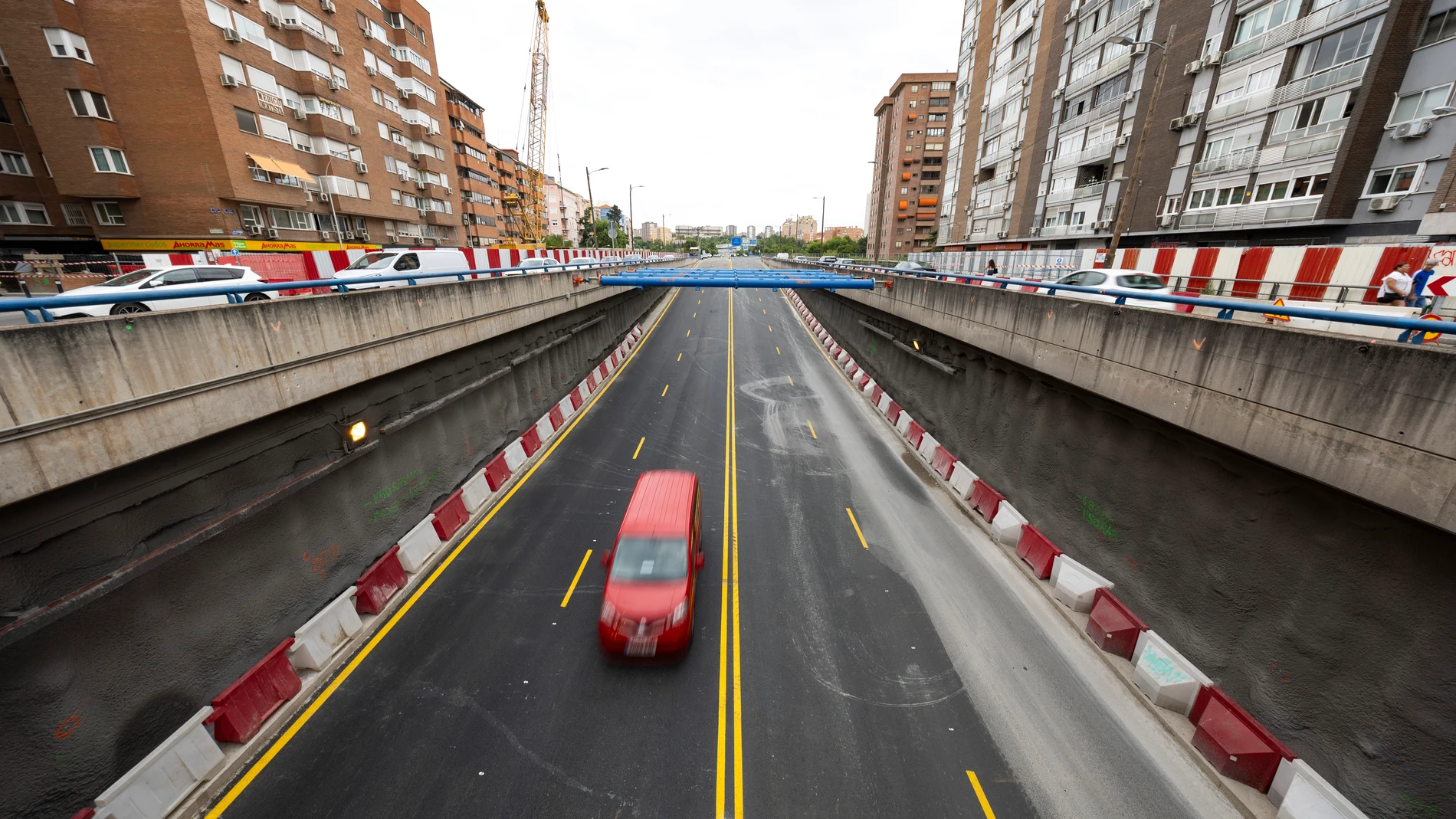 Obras en Madrid. Obras en Conde de Casal carretera de Valencia A-3.