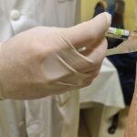 Andalucía ya registra casos de Covid con la nueva variante: sin mayor gravedad pero con "ventaja selectiva" a la vacuna