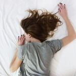 Los científicos han descubierto un nuevo síntoma del Alzheimer que aparece por la noche: un neurólogo lo confirma
