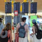 Pasajeros con equipaje en el Aeropuerto de Madrid-Barajas