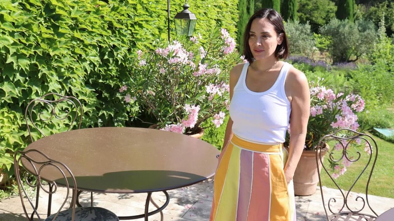 Tamara Falcó se rinde al color con la falda multicolor más bonita del ...