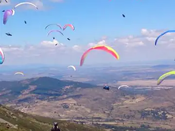 Parapente en el "paraíso" del vuelo, Piedrahíta Parapente en el "paraíso" del vuelo, Piedrahíta