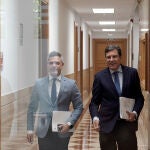 El portavoz de la Junta, Carlos Fernández Carriedo, y el director de Comunicación, Julio López, antes de informar de los acuerdos del Consejo de Gobierno