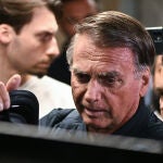 Jair Bolsonaro enfrenta nuevas restricciones por investigación en Brasil