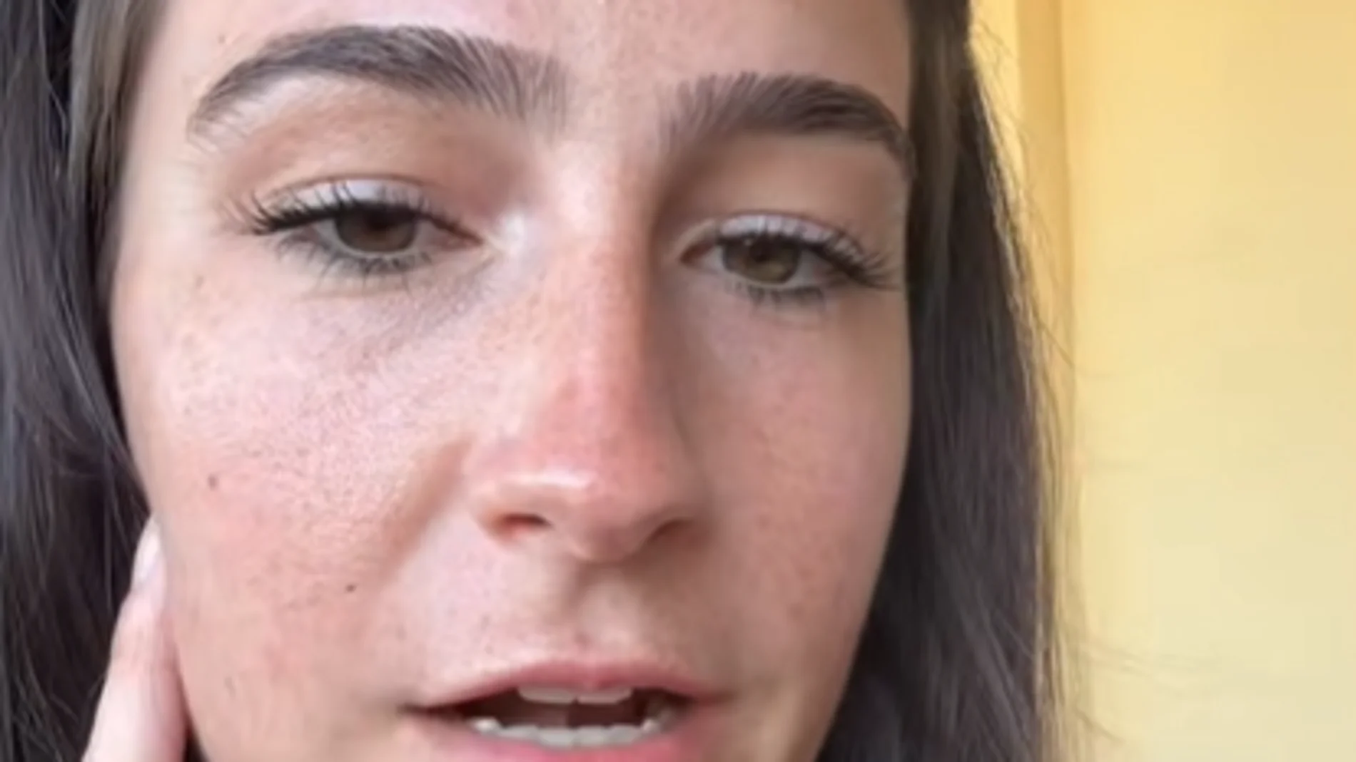 Kristi durante su vídeo