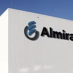 Economía/Empresas.- Almirall eleva un 72% sus ganancias en el primer semestre, hasta 26,5 millones