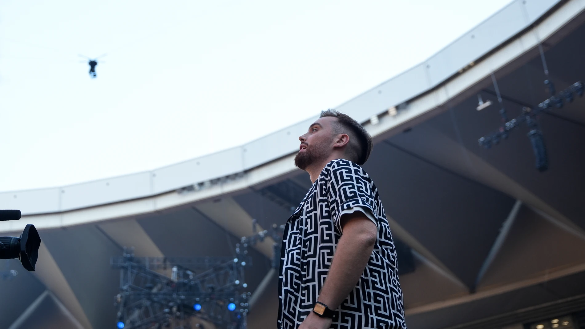 El creador de contenido, Ibai Llanos, durante la quinta edición de La Velada del Año en el Estadio de La Cartuja, a 26 de julio de 2025 en Sevilla (Andalucía, España). El creador de contenidos, Ibai Llanos, ha organizado la quinta Velada del Año. El Estadio La Cartuja alberga a unos 75.000 espectadores, una cifra que volverá a ser histórica. El Santiago Bernabéu ya acogió un número similar en la pasada edición de La Velada, unos 80.000 espectadores, convirtiendo el evento en el de mayor aforo...