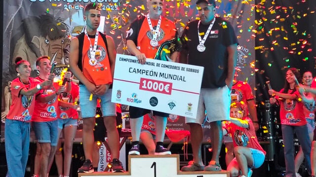 El bicampeón del mundial de comer sobaos repite triunfo, pero sin superar su récord