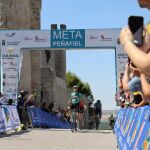 Haimar Etxeberría (Kern Pharma) conquista el Castillo de Peñafiel y la Clásica Castilla y León