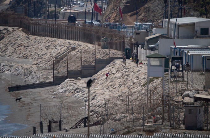 Marruecos despliega un operativo en la frontera con Ceuta para frenar la salida de migrantes Marruecos despliega un operativo en la frontera con Ceuta para frenar la salida de migrantes