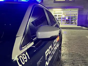 Coche patrulla y comisaría de la Policía Nacional de Valladolid Coche patrulla y comisaría de la Policía Nacional de Valladolid