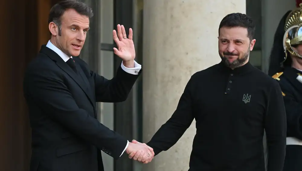 Ucrania.- AMP. Zelenski dice a Macron que ve "imprescindible" la presencia europea en una posible cumbre con Putin