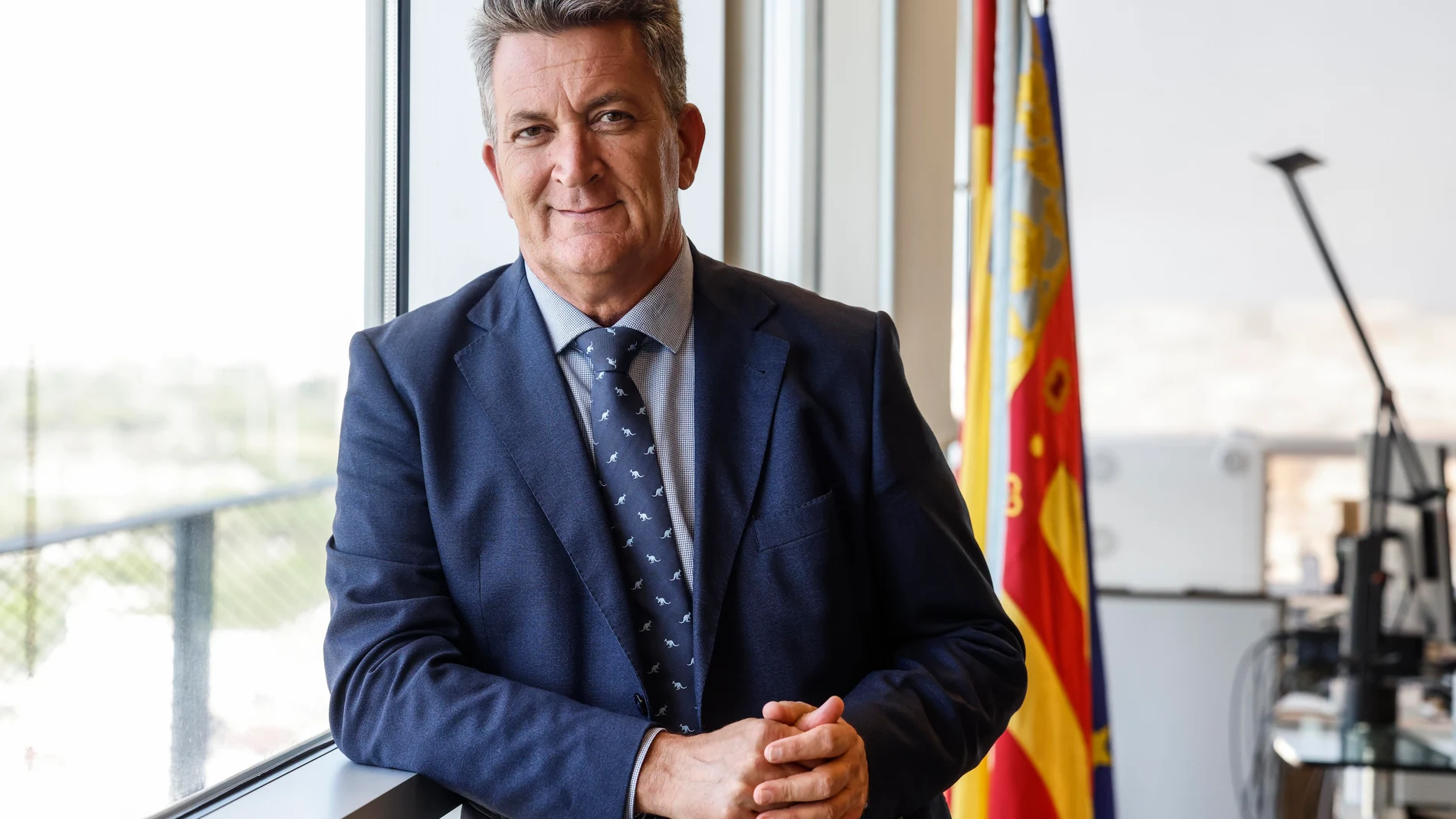 El conseller de Medio Ambiente, Infraestructuras y Territorio, Vicente Martínez Mus, posa para Europa Press, a 21 de julio de 2025, en Valencia, Comunidad Valenciana (España). Martínez Mus es un abogado y político valenciano del Partido Popular, actual conseller de Medio Ambiente, Infraestructuras y Territorio de la Generalitat Valenciana desde julio de 2024. Dirige las áreas de medio ambiente, prevención de incendios, bienestar animal, ordenación territorial, obras públicas, puertos y aeropu...