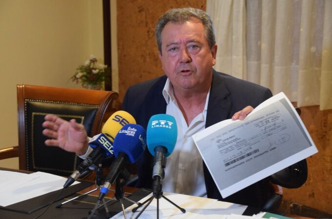 El exalcalde socialista de Linares, condenado por cobrar 125.000 euros en sobresueldos, pide el indulto