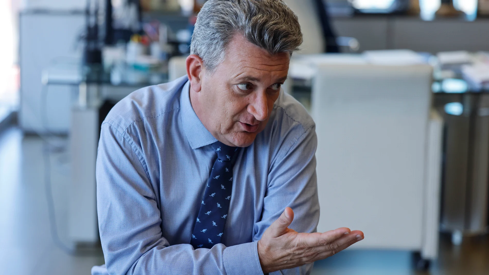 El conseller de Medio Ambiente, Infraestructuras y Territorio, Vicente Martínez Mus, durante una entrevista para Europa Press, a 21 de julio de 2025, en Valencia, Comunidad Valenciana (España). Martínez Mus es un abogado y político valenciano del Partido Popular, actual conseller de Medio Ambiente, Infraestructuras y Territorio de la Generalitat Valenciana desde julio de 2024. Dirige las áreas de medio ambiente, prevención de incendios, bienestar animal, ordenación territorial, obras públicas...