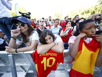 Final de la Eurocopa Femenina entre Espa–a e Inglaterra. Fan zone de Madrid en el parque de Berlin.