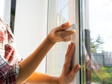 Alerta en 10 regiones de Espa&ntilde;a: piden a los hogares cerrar cortinas y persianas desde este jueves