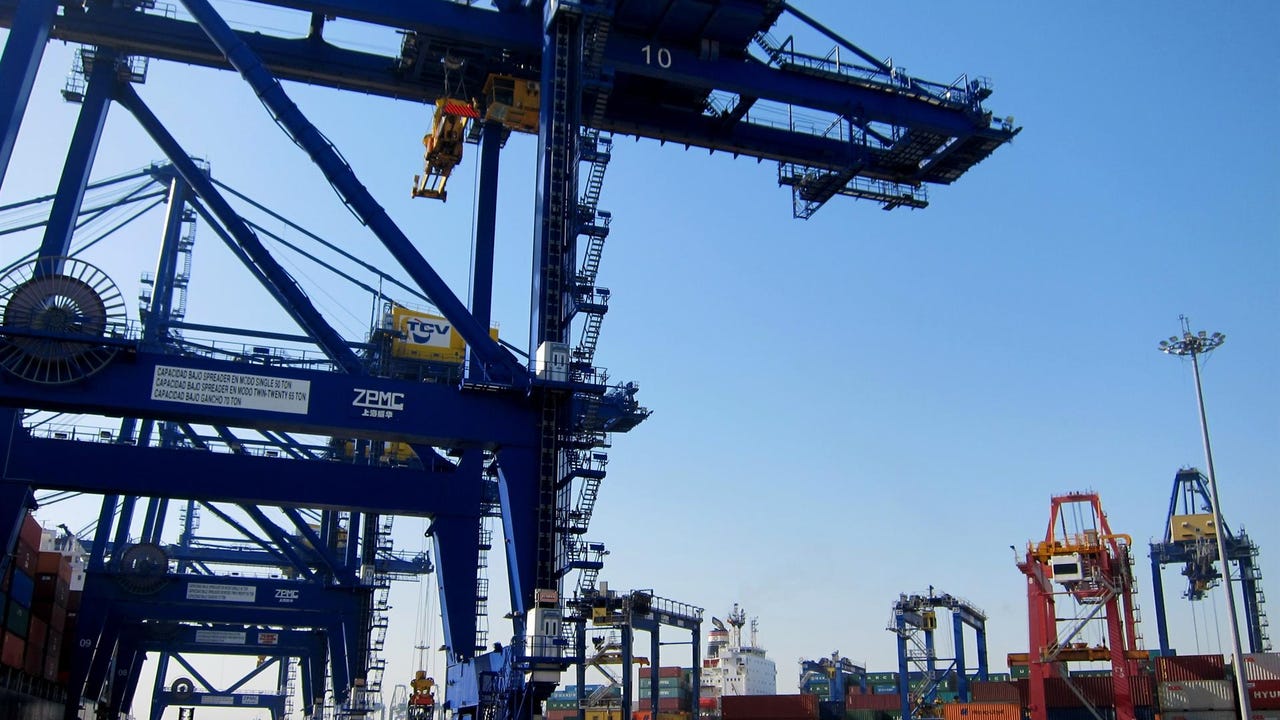 Bajan las exportaciones un 0,5% y suben un 7% las importaciones hasta julio en la Comunitat Valenciana