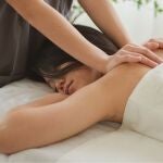 Relajación total en casa: este cojín de masaje con calor cuida tu cuello, espalda y hombros como un profesional