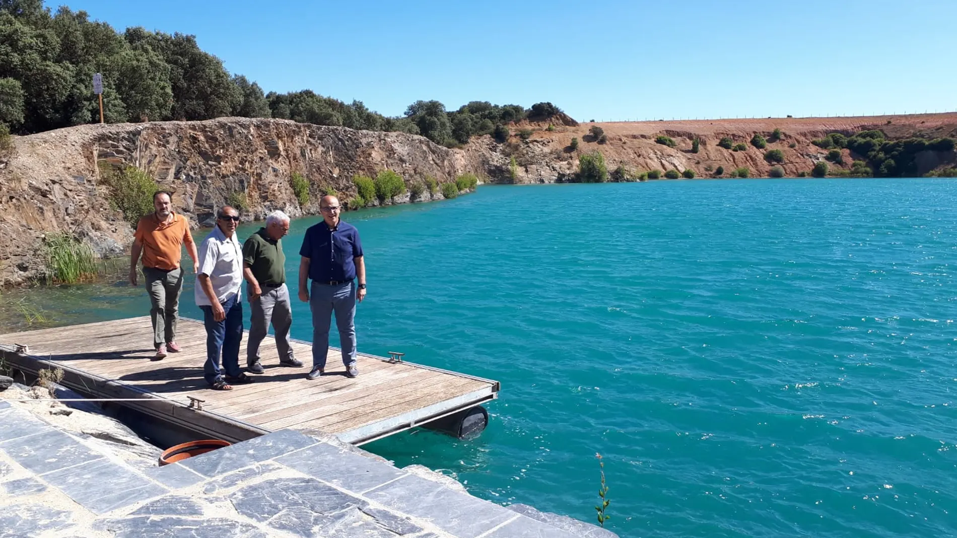 El delegado Territorial de la Junta de Castilla y León en Zamora, Fernando Prada, visita la zona junto al alcalde de San Vicente de la Cabeza, Fernando González