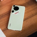 Parte trasera de un smartphone HUAWEI Pura70 Ultra