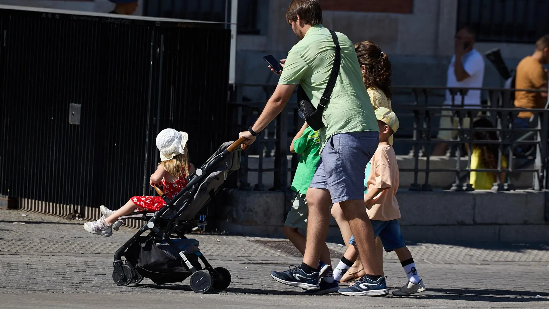 Familias numerosas celebran la retribución del permiso por cuidado de hijo y piden una semana más por nacimiento