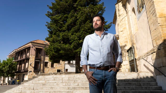 Borja Díaz de la Morena, alcalde de El Molar, el 28 de julio en la Plaza Mayor del municipio.