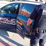 Un agente de la Policía Nacional
