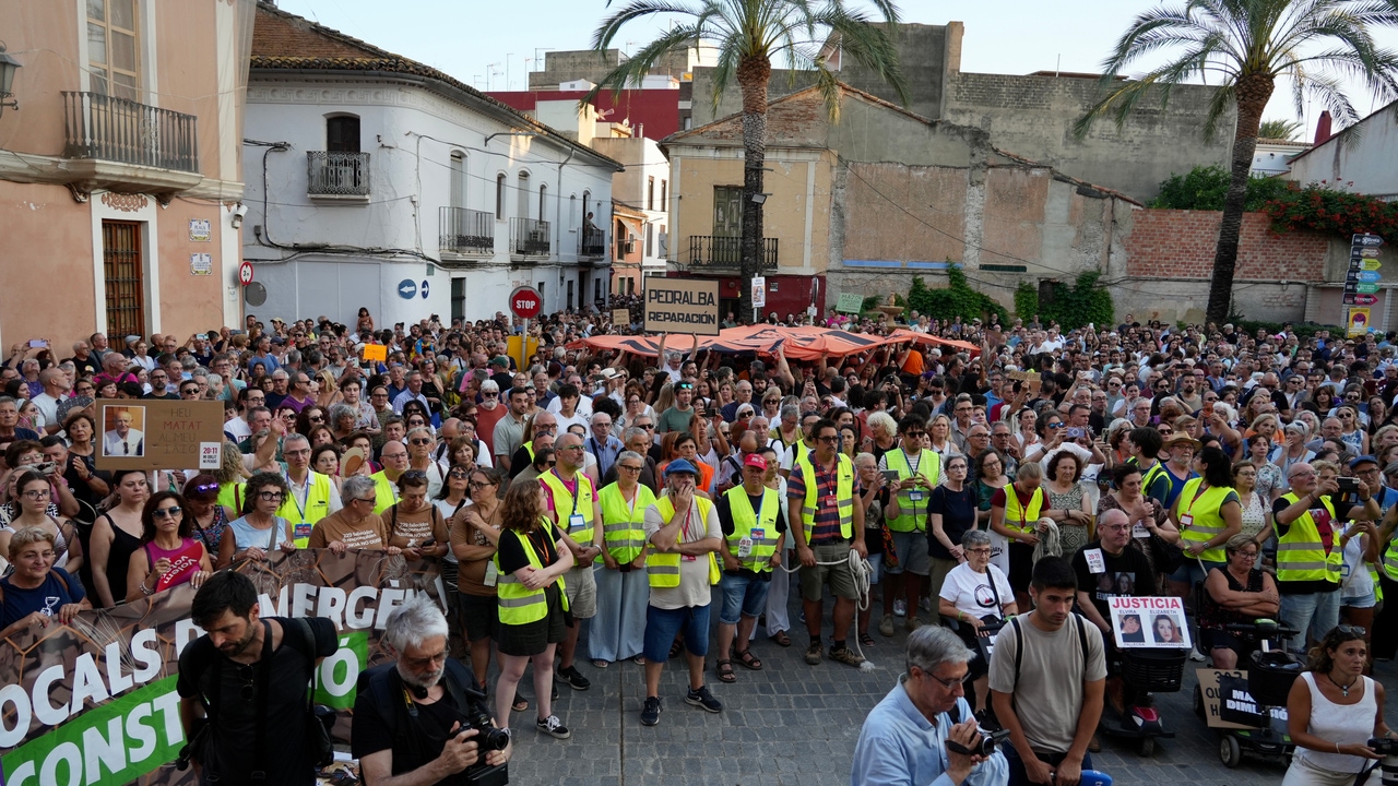 La manifestación contra Mazón por la gestión de la dana de septiembre confluirá en el Puente de la Solidaridad