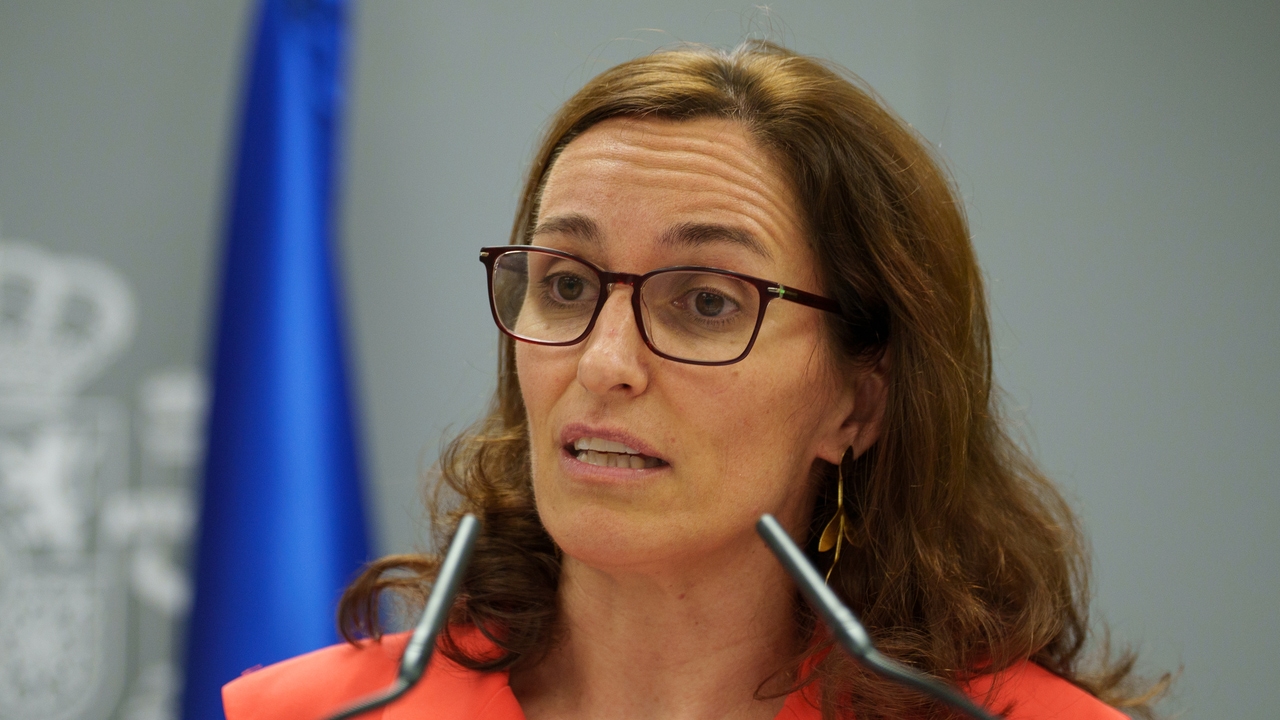 Mónica García se escuda en la "invasión de competencias" para no incluir las retribuciones y la jubilación de los sanitarios en el Estatuto Marco